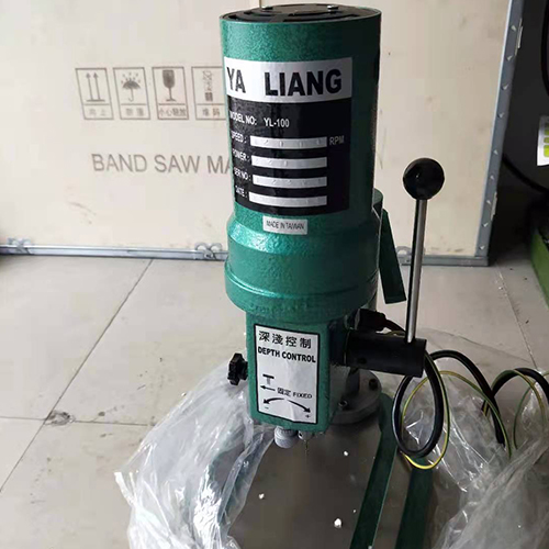 高速精密桌上钻孔机