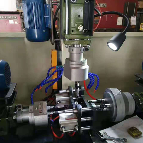 多工位钻孔攻牙组合专机厂家